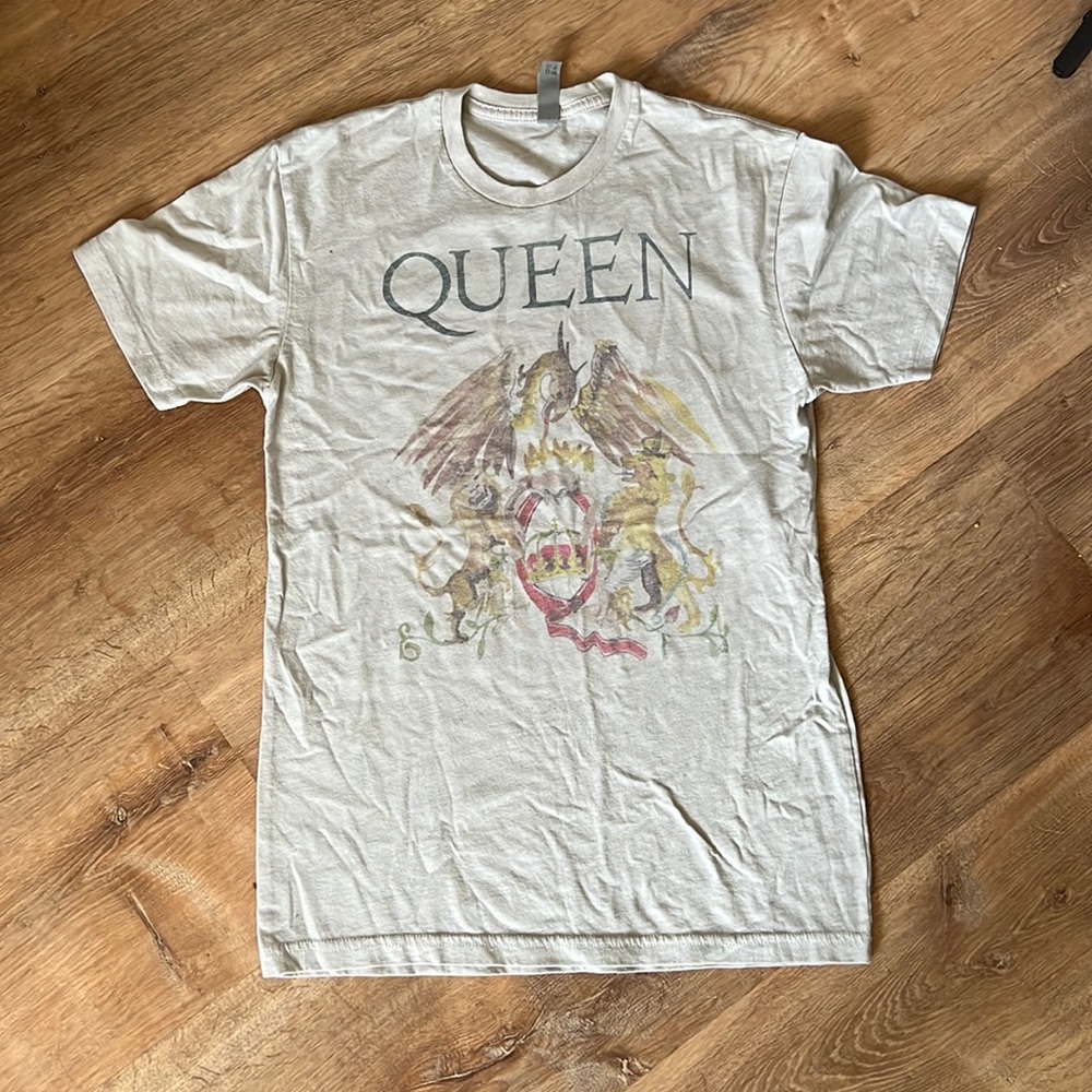 Queen graphics T shirt